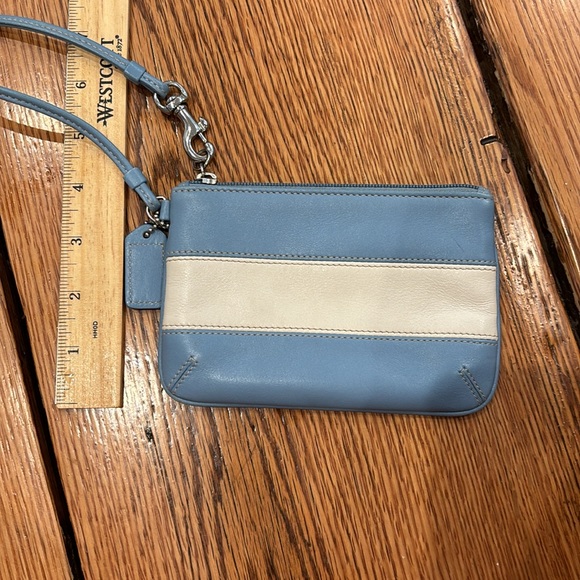 Coach wristlet - Picture 8 of 9